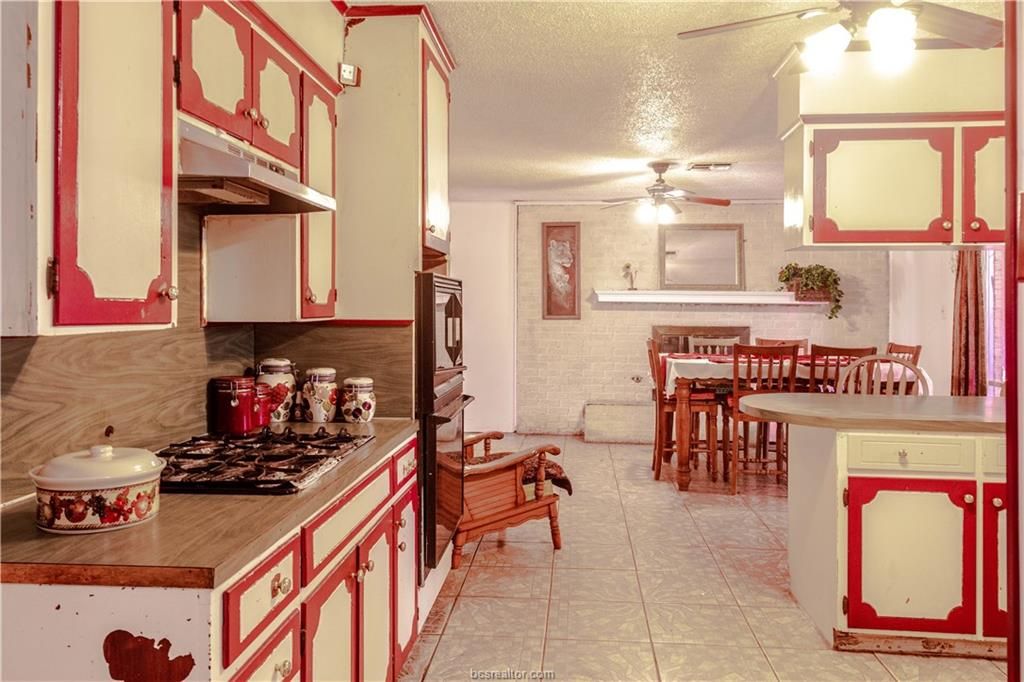 1009 W 18th St, Bryan, TX 77803